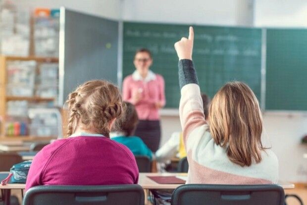 До польських шкіл пішли навчатися 185 тисяч українських дітей