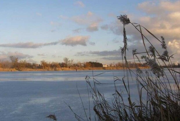 На Волині рибалки разом із медиками врятували з крижаної води чоловіка