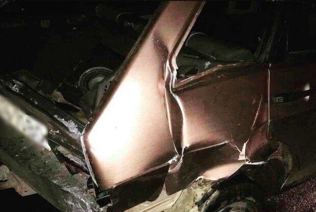 У місті на Волині вночі легковик влетів в електроопору (Фото)