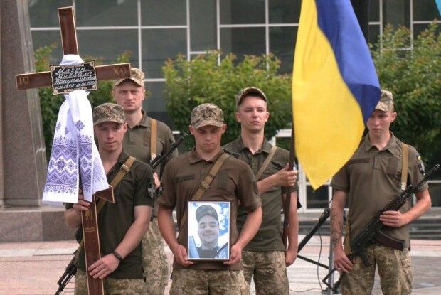 У Рівному попрощалися із загиблим патріотом Михайлом Мазуром (Фото)