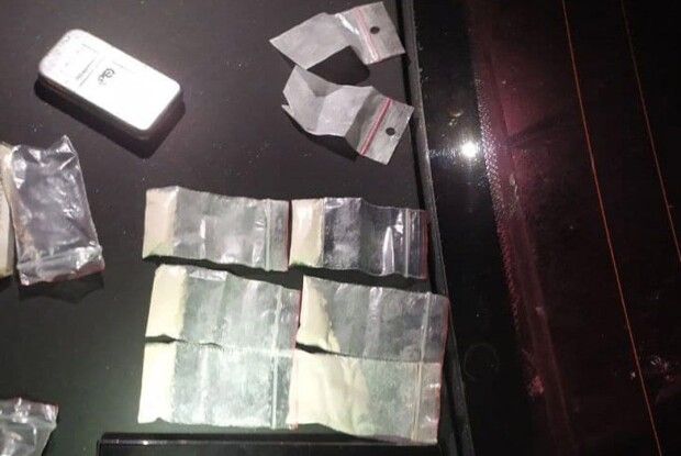 Спецпідрозділ поліції виявив закладчика наркотиків