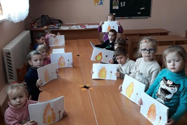 Дошкільнятам наказали не дружити з червоним півнем