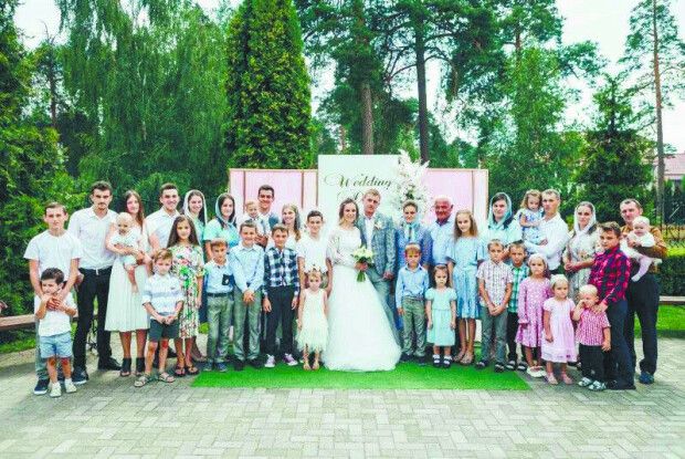 У волинського подружжя – 7 дітей і 27 онуків!