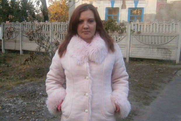 На руках були опіки у вигляді курячих лап: жінку 11 років переслідує «полтергейст» (Фото)