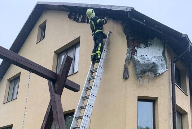 На Волині від удару блискавки загорівся будинок (Фото)
