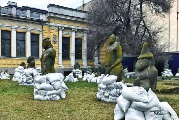 Рівненський краєзнавець показав блокпост, який утримують... скіфські баби