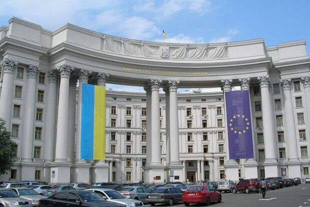МЗС закликає українців негайно виїхати з Росії