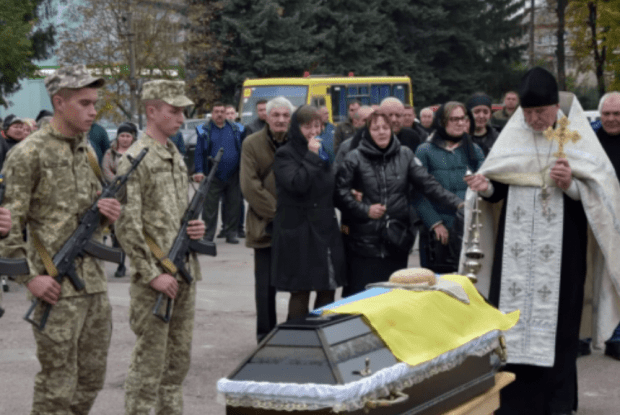 На Рівненщини провели в останню дорогу молодого воїна (Відео)