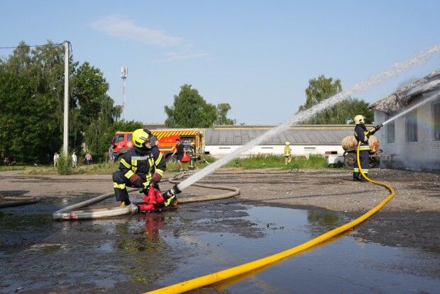 У Луцькому районі ліквідували пожежу в господарській будівлі