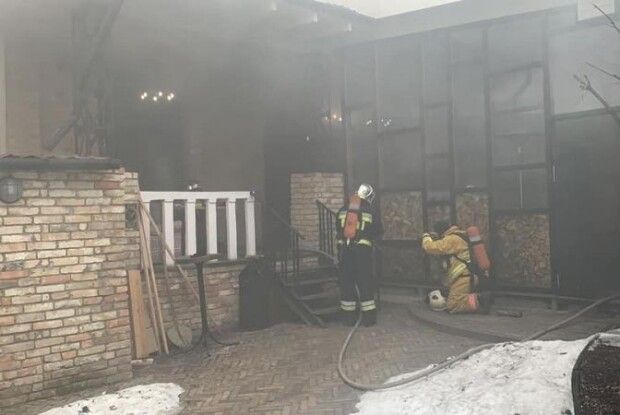 У центрі Рівного горів бар (Відео)  