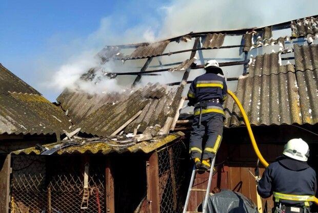 У Луцькому районі загорілась господарська будівля