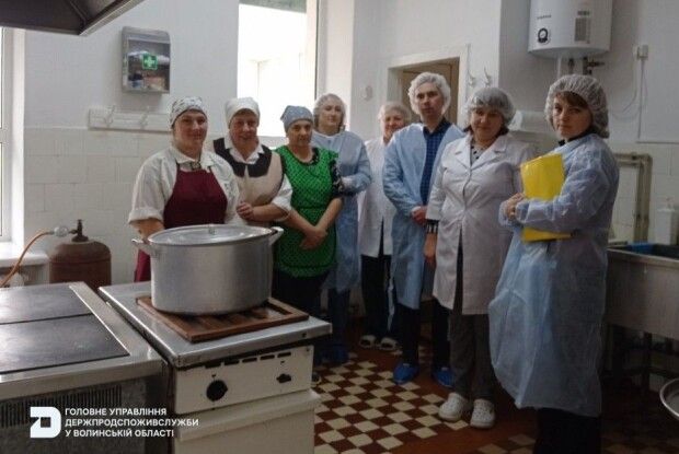 На Волині перевірили санітарний стан та технології приготування їжі у школах та садках