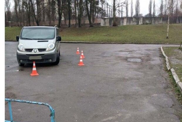 Переламані ноги та руки: у Рівному хлопчика перед школою збила машина (Відео)