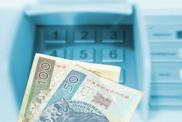 Українець у Польщі знайшов понад тисячу євро і здав у поліцію 