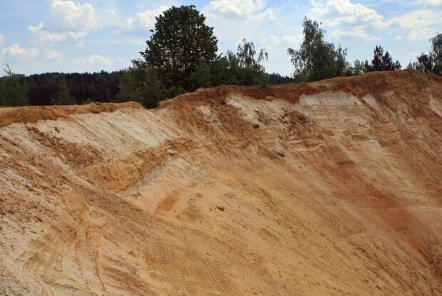 На Волині чоловіки вкрали і продали понад 46 тисяч тонн піску