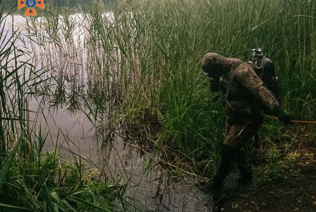 На Волині з озера дістали мертвого чоловіка (Фото)