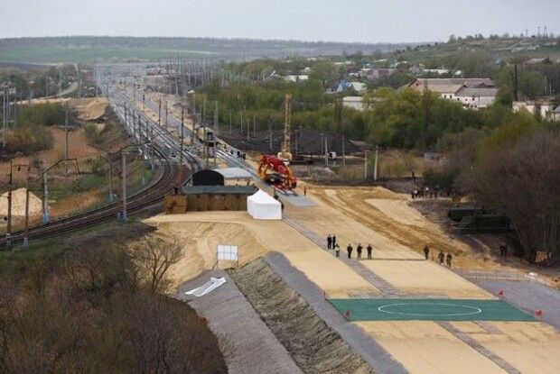 Росіяни запустили залізницю в обхід України