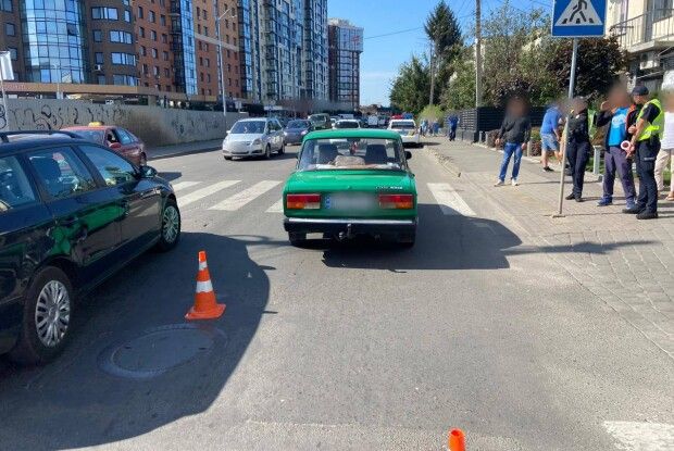 У Луцьку молодий горе-водій збив на переході дівчину