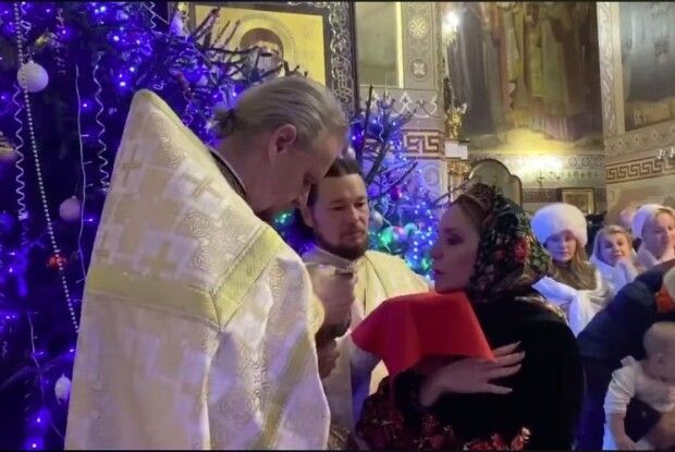 Телеведуча і кума Путіна у Зимненському монастирі просила відпустити їй гріхи