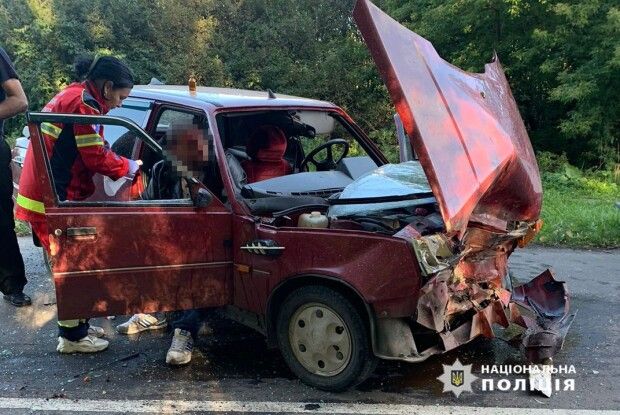На Волині п’яний водій влетів у машину на зустрічній смузі (Фото)