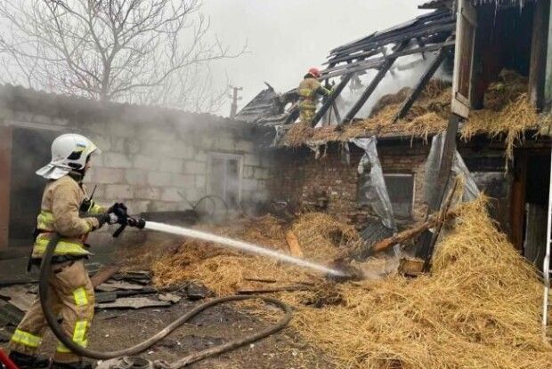 На Рівненщині горіли «Москвич», будинки та солома