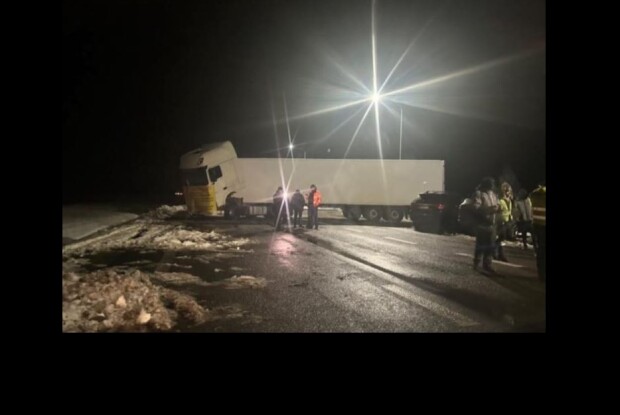 На кордоні Волині з Польщею знову перекрили рух вантажівок
