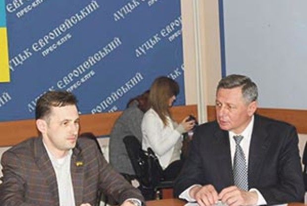 МІСЦЕВІ РАДИ ОТРИМАЮТЬ КОШТИ І ПОВНОВАЖЕННЯ