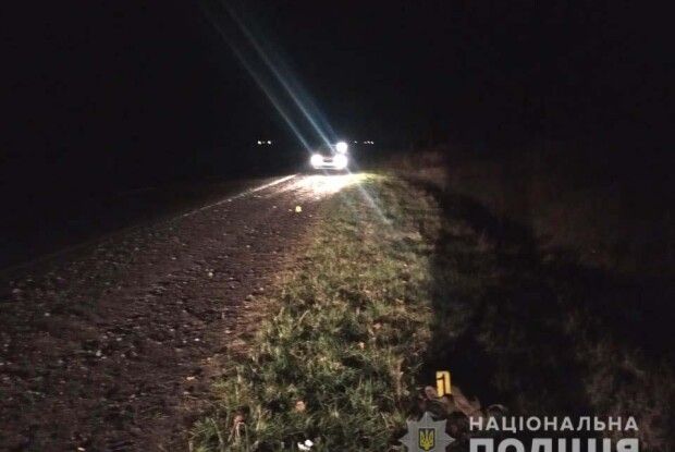 У Дубенському районі водій BMW збив чоловіка і втік
