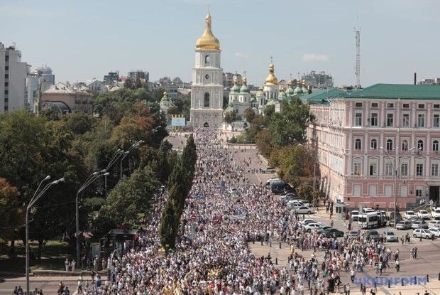 Епіфаній розповів, скільки людей взяли участь у хресній ході ПЦУ