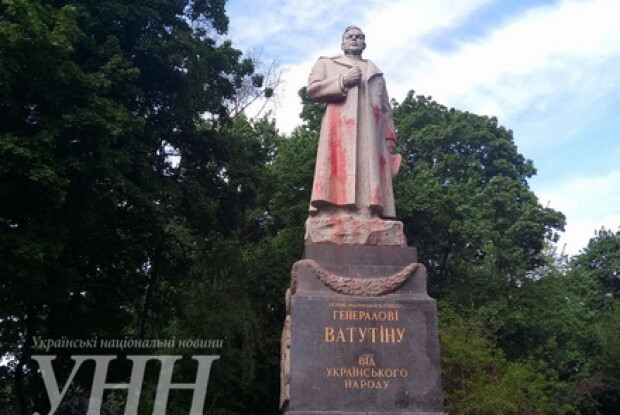 Поліція зареєструвала факт пошкодження пам'ятника М.Ватутіну в Києві