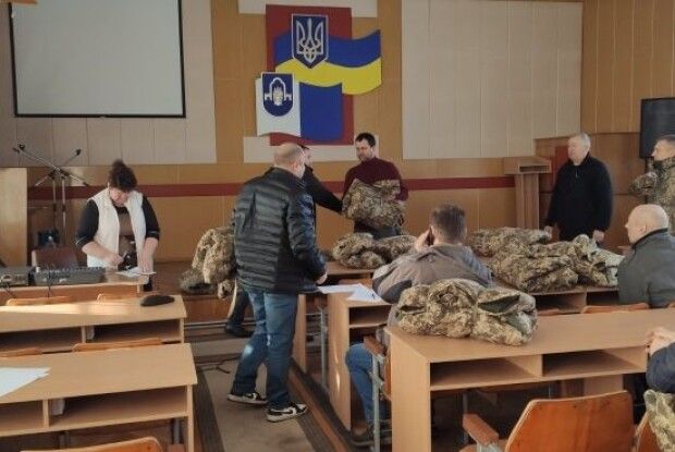 Для добровольчого формування «Рать» закупили та передали комплекти зимової форми
