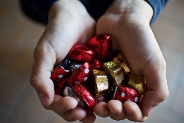 Українців попередили про цукерки з неприємним «сюрпризом»