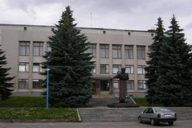 «Діють, як орки»: в місті на Волині від світла і газу відключили приміщення мерії