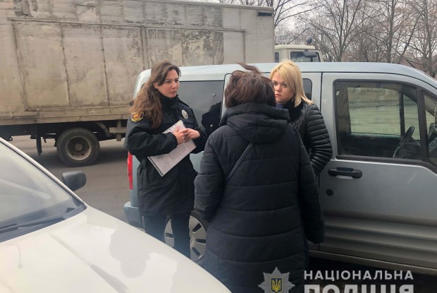 Рівнянка так «бухнула», що доньку-першокласнцю зі школи забрати забула (фото, відео)
