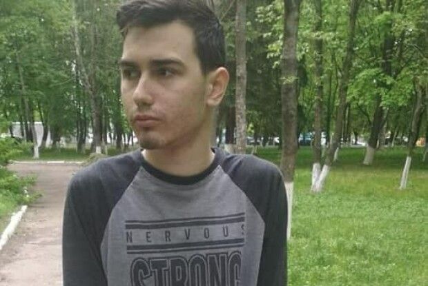 20-річний лучанин не може ходити через сильні болі: йому потрібна допомога (Фото)