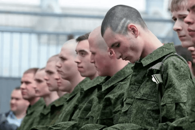 Російські загарбники розпочали призов на строкову службу молоді на ТОТ Запоріжжя