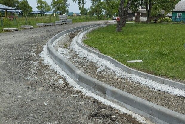 У селі Світязь почали будувати тротуари