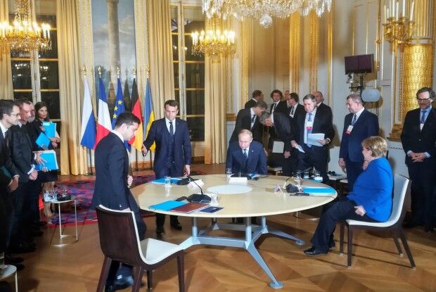 Зеленський, Меркель, Макрон та Путін сіли за стіл переговорів