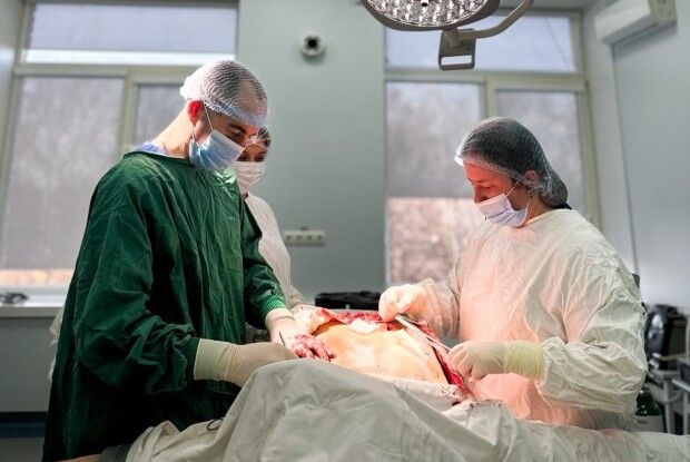 Волинські хірурги видалили понад 30 ліпом пацієнту