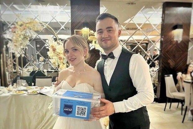 На своєму весіллі пара з Волині оголосила збір на ЗСУ