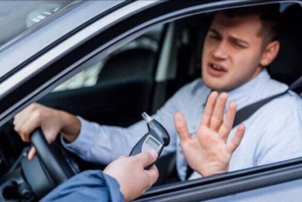 Як покарали п'яного вчителя на Волині, який лаявся перед поліцейськими