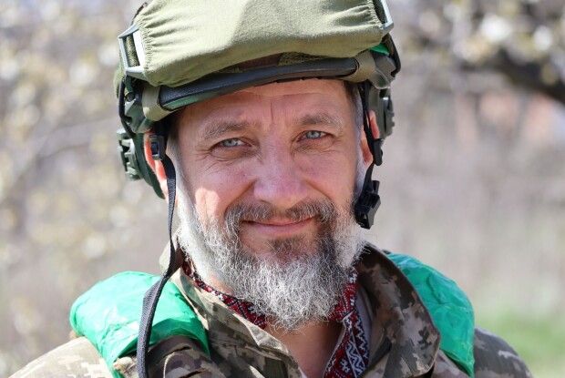 Захисник із Волині «ЯR», батько чотирьох дітей, у великодні дні вдягає під однострій вишиванку