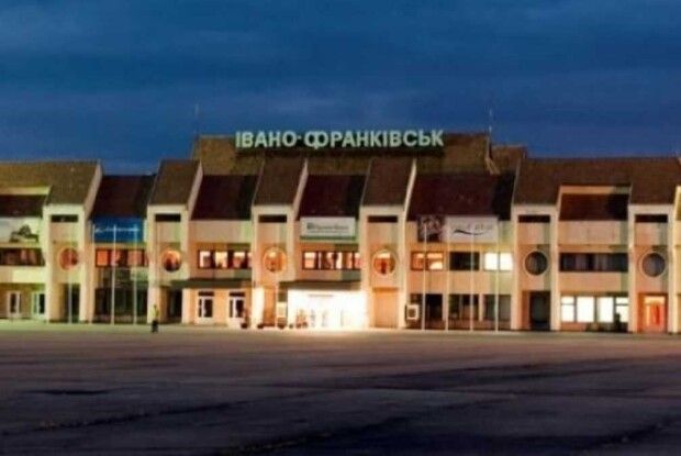 Інфраструктуру франківського летовища добивають