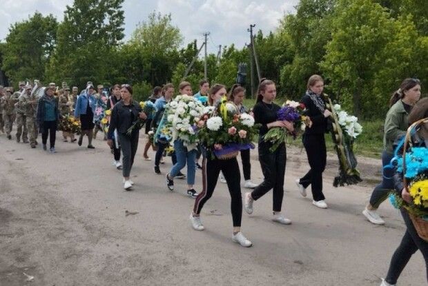 На Волині всією громадою прощалися з воїном, який загинув на Донеччині