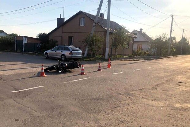 На Рівненщині водій збив юного мотоцикліста, а потім розбив йому носа