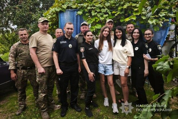 Волинські поліцейські привітали донечку безвісти зниклого на війні колеги