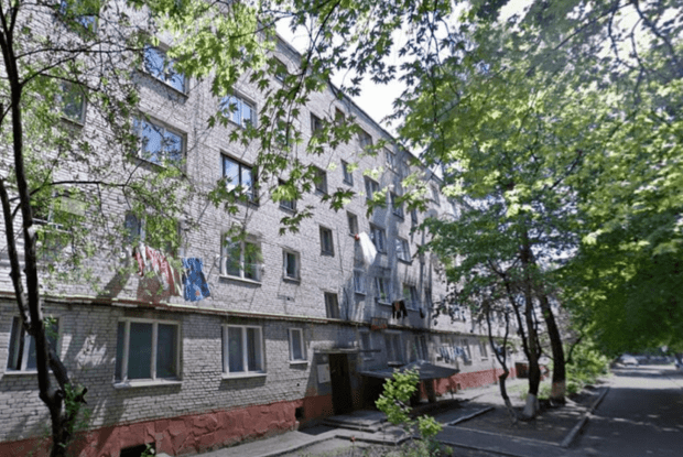 Батько 10-річної дівчинки, яка випала з вікна, вчиняв домашнє насильство