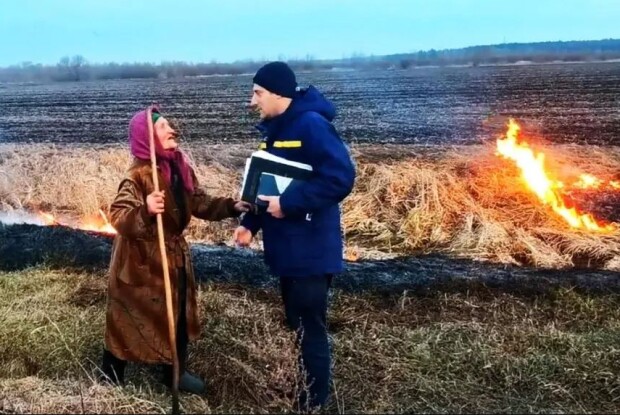 На Волині пенсіонерка підпалила чуже поле
