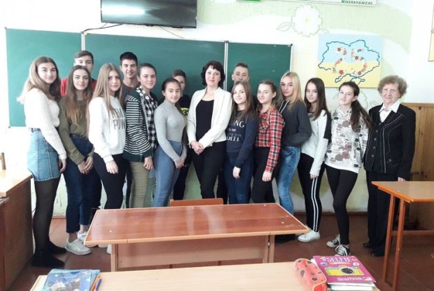 Волинська прокурор пішла до учнів