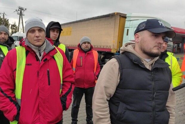 На «Ягодині» українські водії просять про евакуацію